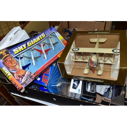 723 - A QUANTITY OF ASSORTED BOXED AND UNBOXED AIRCRAFT MODELS, to include boxed Corgi toys Boeing 747 in ... 