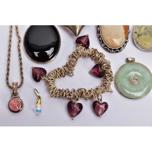 74 - A BAG OF ASSORTED JEWELLERY ITEMS, to include a silver mounted jade pendant, fitted with a tapered b... 