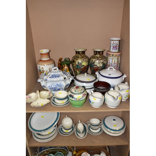 420 - A CROWN DUCAL PART DINNER SERVICE, with miscellaneous ceramics etc, the Crown Ducal dinner service c... 