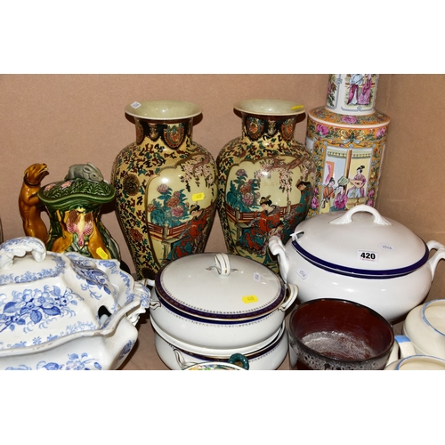 420 - A CROWN DUCAL PART DINNER SERVICE, with miscellaneous ceramics etc, the Crown Ducal dinner service c... 