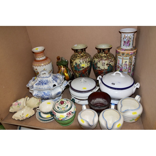 420 - A CROWN DUCAL PART DINNER SERVICE, with miscellaneous ceramics etc, the Crown Ducal dinner service c... 