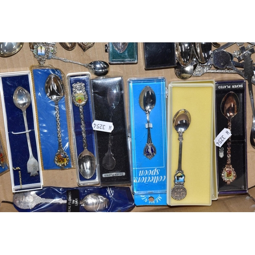 211 - A BOX OF ASSORTED SILVER AND WHITE METAL COLLECTABLE TEASPOONS AND OTHER ITEMS, to include six silve... 