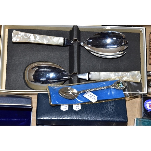 211 - A BOX OF ASSORTED SILVER AND WHITE METAL COLLECTABLE TEASPOONS AND OTHER ITEMS, to include six silve... 