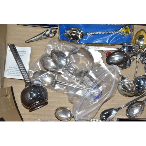 211 - A BOX OF ASSORTED SILVER AND WHITE METAL COLLECTABLE TEASPOONS AND OTHER ITEMS, to include six silve... 