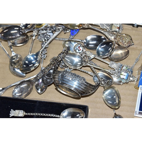 211 - A BOX OF ASSORTED SILVER AND WHITE METAL COLLECTABLE TEASPOONS AND OTHER ITEMS, to include six silve... 