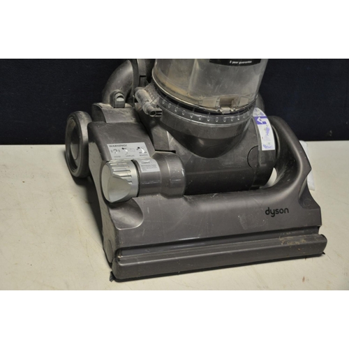 1059 - A DYSON DC33 MULTIFLOOR VACUUM CLEANER (PAT pass and working but brush bar not turning)