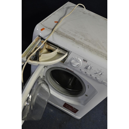 1071 - A HOTPOINT AQUARIUS WML520 WASHING MACHINE (PAT pass and powers up but not checked any further)