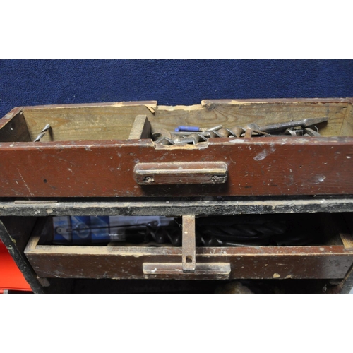 1072 - A VINTAGE WOODEN TOOLBOX AND A PLASTIC TOOLBOX CONTAINING TOOLS including a Record 110cm Sash Cramp,... 