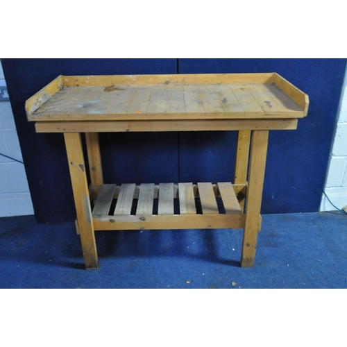 1145 - A MODERN PINE GREENHOUSE POTTING TABLE with slatted under shelf