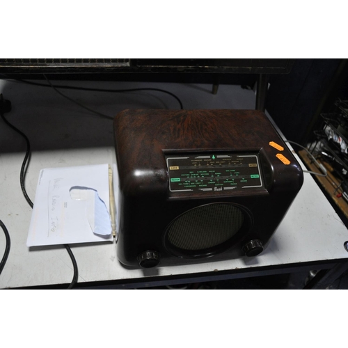 1147 - A BUSH D.A.C.90A BAKELITE RADIO (untested no power cable but case is very tidy) , a Defiant Radio gr... 