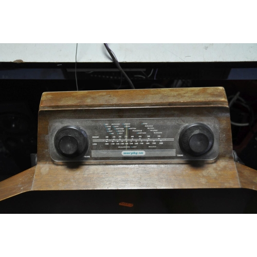 1150 - A VINTAGE MURPHY 146 'BATWING' VALVE RADIO (Cosmetically OK there are some dents and scratches, PAT ... 