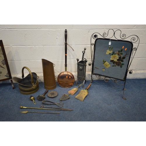 1211 - A COLLECTION OF METALWARE to include a wrought iron mirrored fire screen (Sd)  metal companion set, ... 