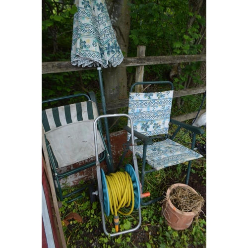 986 - TWO 1970'S STRIPPED TEAK SUN LOUNGERS (sd) along with two metal folding garden armchairs, parasol, h... 