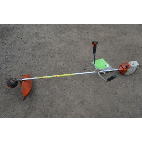 999 - A STIHL FS 44 PERTOL STRIMMER, with manual (pulls freely and starts)