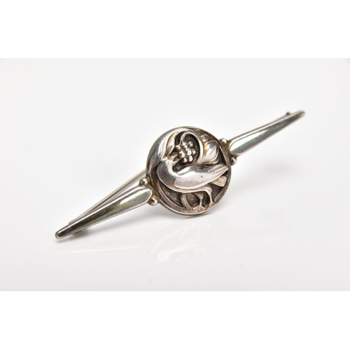 107 - A GEORG JENSEN BAR BROOCH, designed with a central circular emblem with a bird feeding on berries, t... 