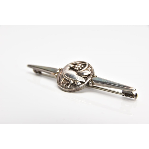 107 - A GEORG JENSEN BAR BROOCH, designed with a central circular emblem with a bird feeding on berries, t... 