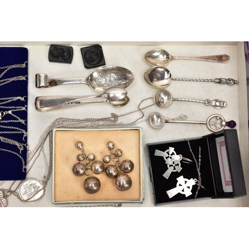 114 - A TRAY OF ASSORTED SILVER AND WHITE METAL ITEMS, to include a child's silver spoon, engraved nursery... 