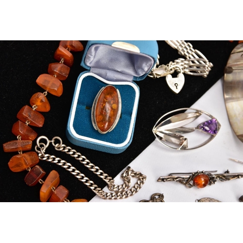 116 - A BOX OF SILVER AND WHITE METAL JEWELLERY AND AN AMBER BEAD NECKLACE, to include an engine turn desi... 