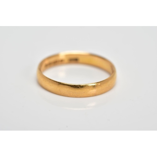 118 - A 22CT GOLD WEDDING BAND, of a plain polished design, hallmarked 22ct gold Birmingham, ring size L, ... 