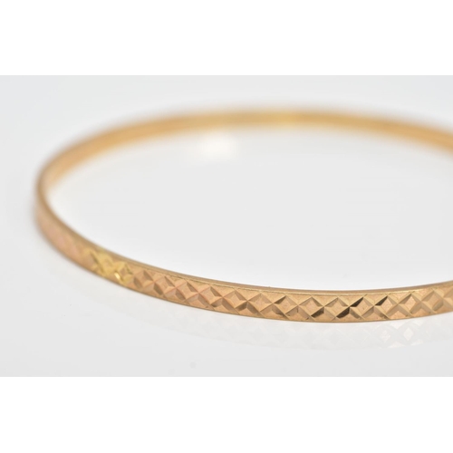 119 - A 9CT YELLOW GOLD BANGLE, textured design all round, hallmarked 9ct gold Sheffield, approximate inne... 