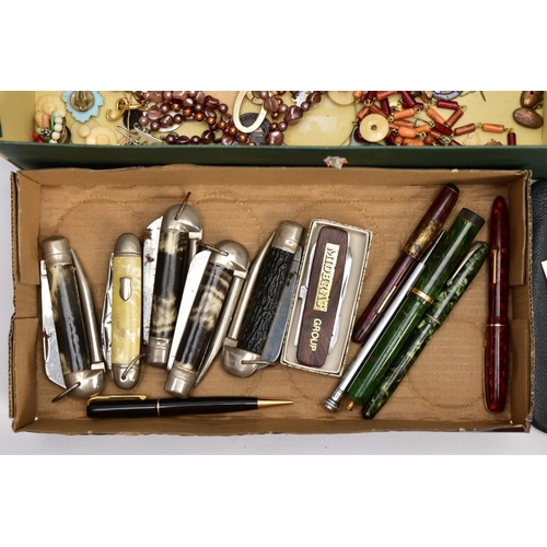 147 - A BOX OF ASSORTED BALL POINT, FOUNTAIN PENS AND POCKET KNIVES, to include a jade green and gold trim... 