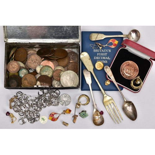 149 - A BOX OF ASSORTED ITEMS, to include an AF Georgian silver teaspoon, engraved monogram to the handle,... 