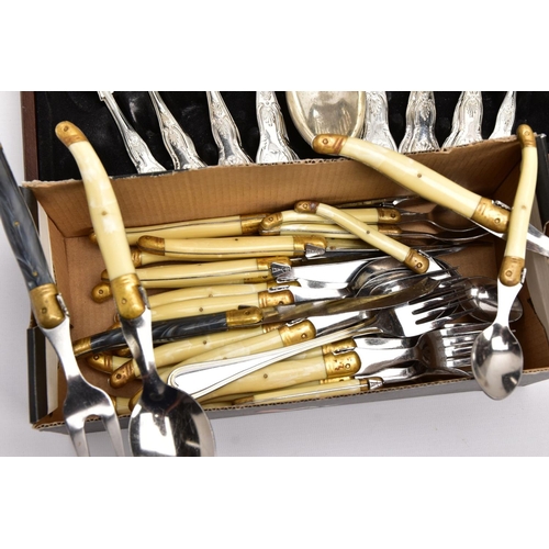 158 - A COLLECTION OF CUTLERY ITEMS, to include a six piece stainless steel Kings design cased set (one te... 