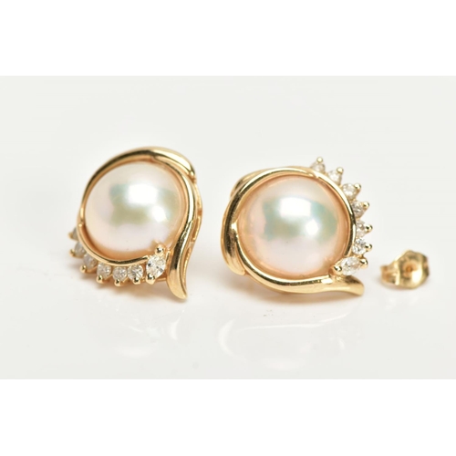 16 - A MODERN PAIR OF DIAMOND AND MABE PEARL STUD EARRINGS, post and scroll fitting, round brilliant and ... 