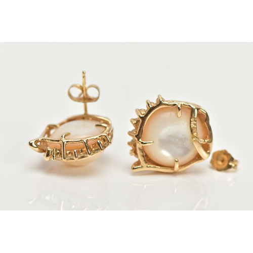 16 - A MODERN PAIR OF DIAMOND AND MABE PEARL STUD EARRINGS, post and scroll fitting, round brilliant and ... 