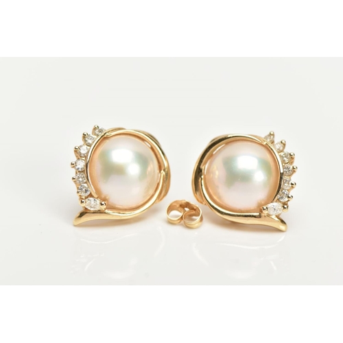 16 - A MODERN PAIR OF DIAMOND AND MABE PEARL STUD EARRINGS, post and scroll fitting, round brilliant and ... 