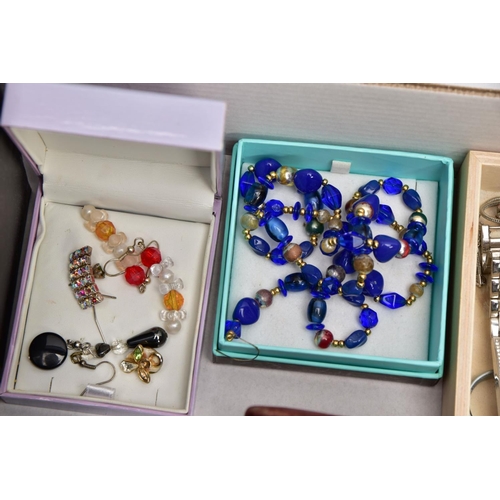 161 - A BOX OF ASSORTED COSTUME JEWELLERY AND A JEWELLERY BOX, to include a white metal filigree floral br... 