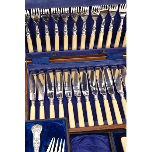 162 - A BOX OF CASED CUTLERY SETS AND A CANTEEN OF CUTLERY, to include six cased sets of cutleries such as... 