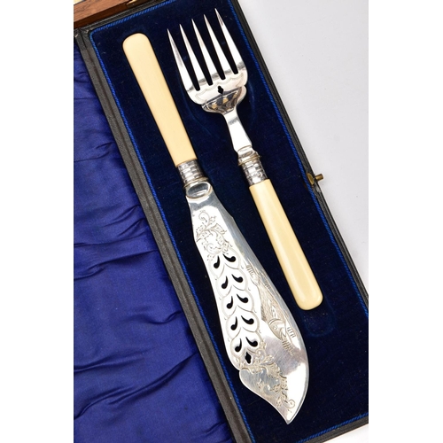 162 - A BOX OF CASED CUTLERY SETS AND A CANTEEN OF CUTLERY, to include six cased sets of cutleries such as... 