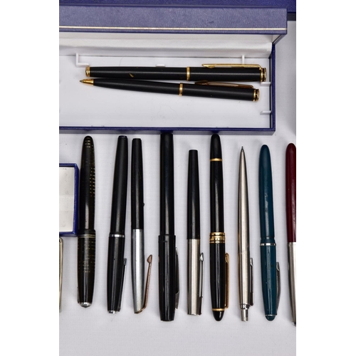 171 - A TRAY OF VINTAGE AND MODERN FOUNTAIN PENS, including a 1950's Parker Vacumatic in grey stripe (fill... 