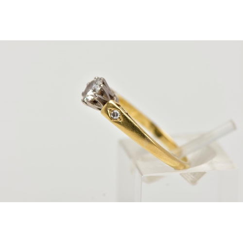 28 - A YELLOW METAL DIAMOND RING, designed with a claw set, round brilliant cut diamond, total estimated ... 