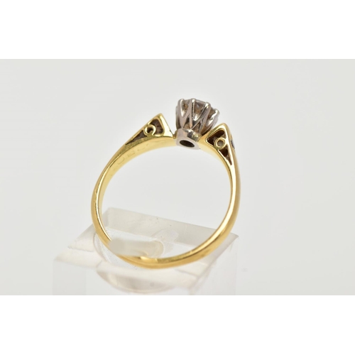 28 - A YELLOW METAL DIAMOND RING, designed with a claw set, round brilliant cut diamond, total estimated ... 