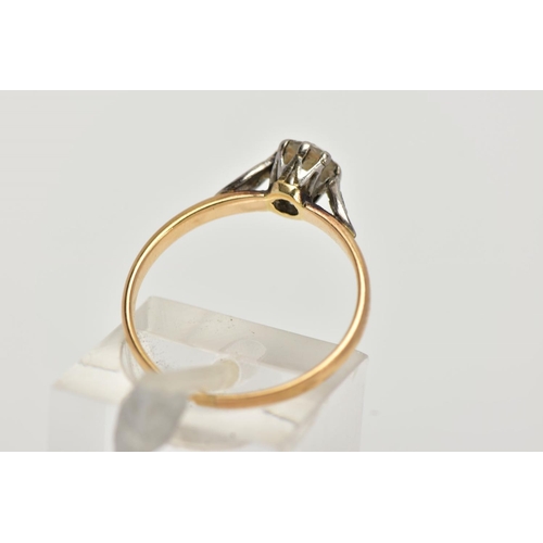 37 - A YELLOW METAL SINGLE STONE DIAMOND RING, designed with a claw set, round brilliant cut diamond, tot... 