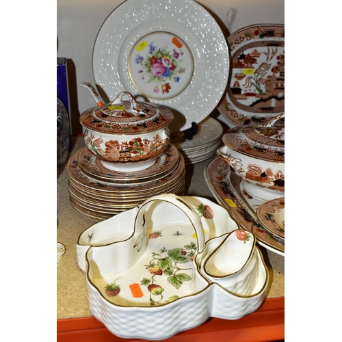 385 - A QUANTITY OF CERAMICS, DINNERWARES, ETC, including a chintz two tier cake stand, a set of six Minto... 