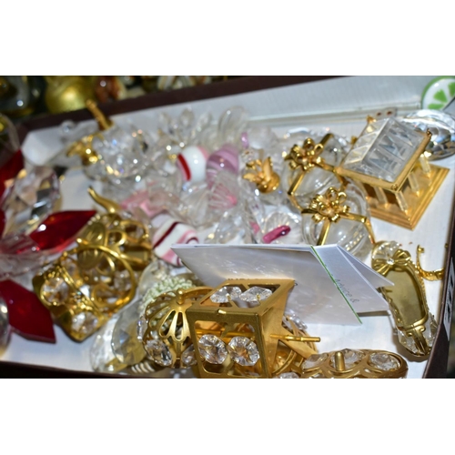 411 - A BOX AND LOOSE MINIATURE GLASS ORNAMENTS, ONYX BUNCHES OF GRAPES, etc, including Swarovski Paradise... 