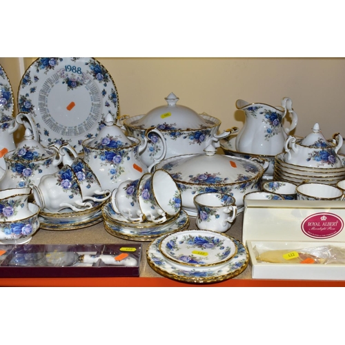 422 - A ROYAL ALBERT 'MOONLIGHT ROSE' PATTERN DINNER AND TEA SERVICE WITH MATCHING ORNAMENTAL ITEMS, etc, ... 