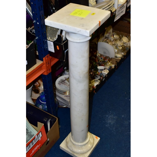 430 - A MARBLE JARDINIERE STAND AND A QUANTITY OF CREAM/GILT DECORATIVE WALL POCKETS, BRACKETS, VASES, ETC... 