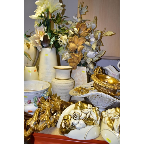 430 - A MARBLE JARDINIERE STAND AND A QUANTITY OF CREAM/GILT DECORATIVE WALL POCKETS, BRACKETS, VASES, ETC... 