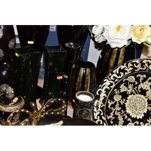 431 - A QUANTITY OF MODERN BLACK AND GILT DECORATIVE HOMEWARES, including a pair of lacquered jars and cov... 