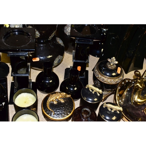 431 - A QUANTITY OF MODERN BLACK AND GILT DECORATIVE HOMEWARES, including a pair of lacquered jars and cov... 