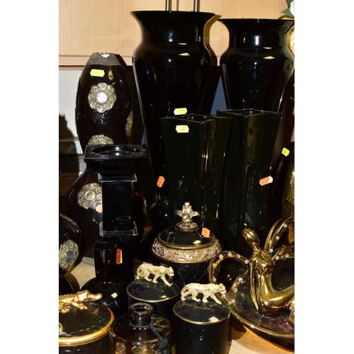 431 - A QUANTITY OF MODERN BLACK AND GILT DECORATIVE HOMEWARES, including a pair of lacquered jars and cov... 