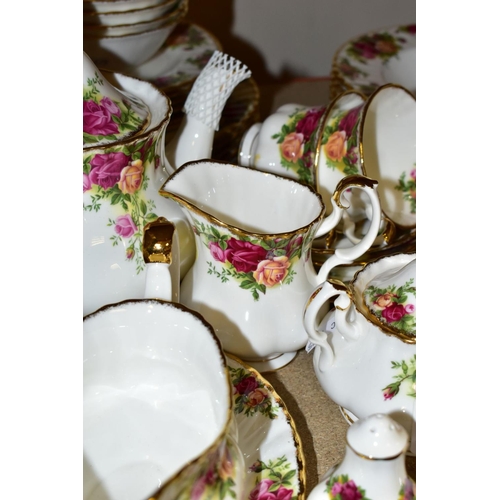 432 - A ROYAL ALBERT OLD COUNTRY ROSES DINNER AND TEA SERVICE, comprising a part boxed cake slice, salt an... 