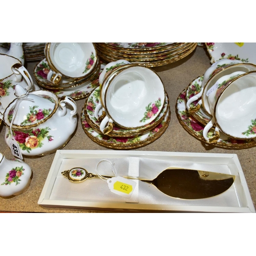 432 - A ROYAL ALBERT OLD COUNTRY ROSES DINNER AND TEA SERVICE, comprising a part boxed cake slice, salt an... 