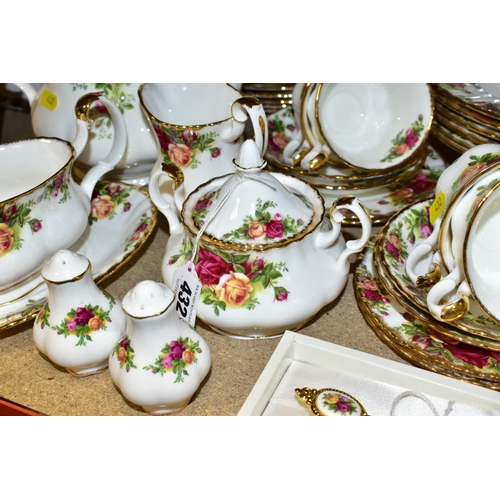 432 - A ROYAL ALBERT OLD COUNTRY ROSES DINNER AND TEA SERVICE, comprising a part boxed cake slice, salt an... 