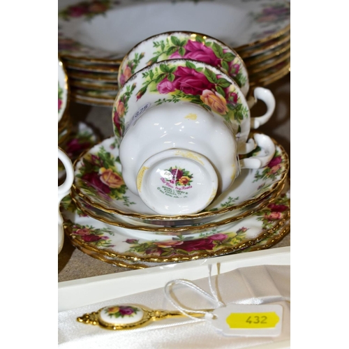 432 - A ROYAL ALBERT OLD COUNTRY ROSES DINNER AND TEA SERVICE, comprising a part boxed cake slice, salt an... 