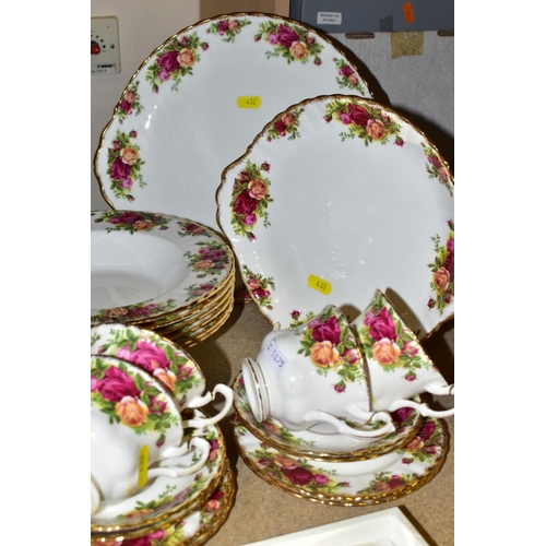 432 - A ROYAL ALBERT OLD COUNTRY ROSES DINNER AND TEA SERVICE, comprising a part boxed cake slice, salt an... 